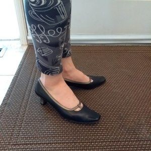 Van Eli Black Leather Pumps -7.5M